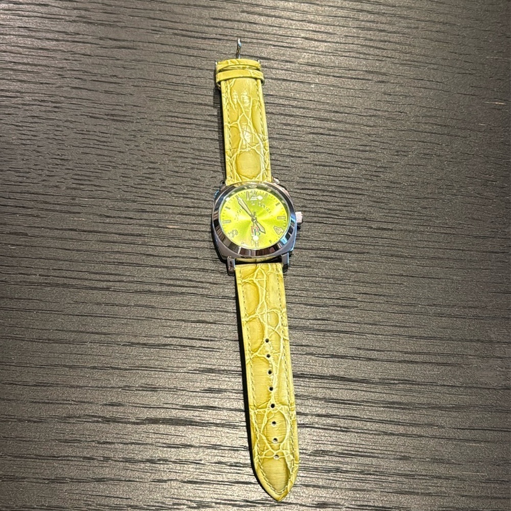 Dooney and Bourke Women’s Wrist Watch Genuine Leather Stainless Steel